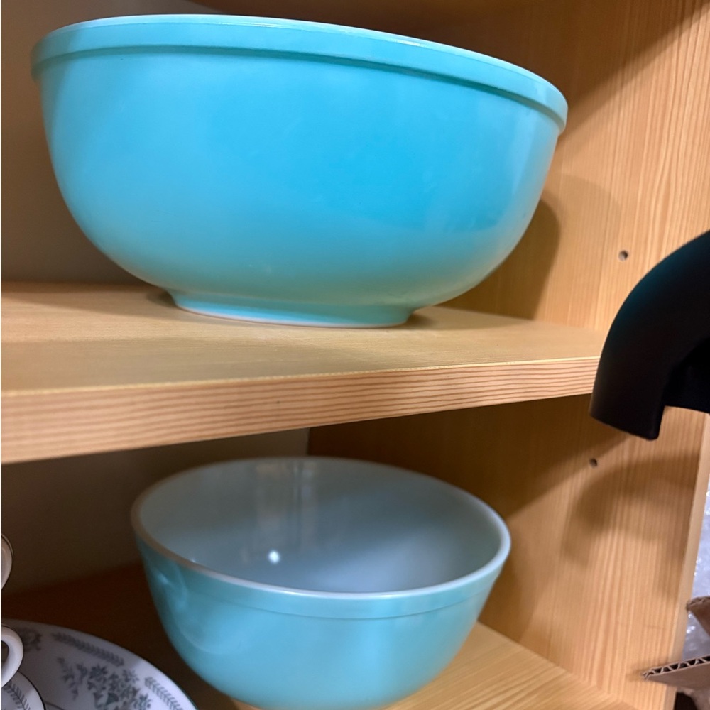 Pyrex Teal Mixing Bowls (2)